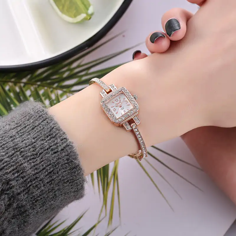 K3011 Rhinestone Décor Round Pointer Watch